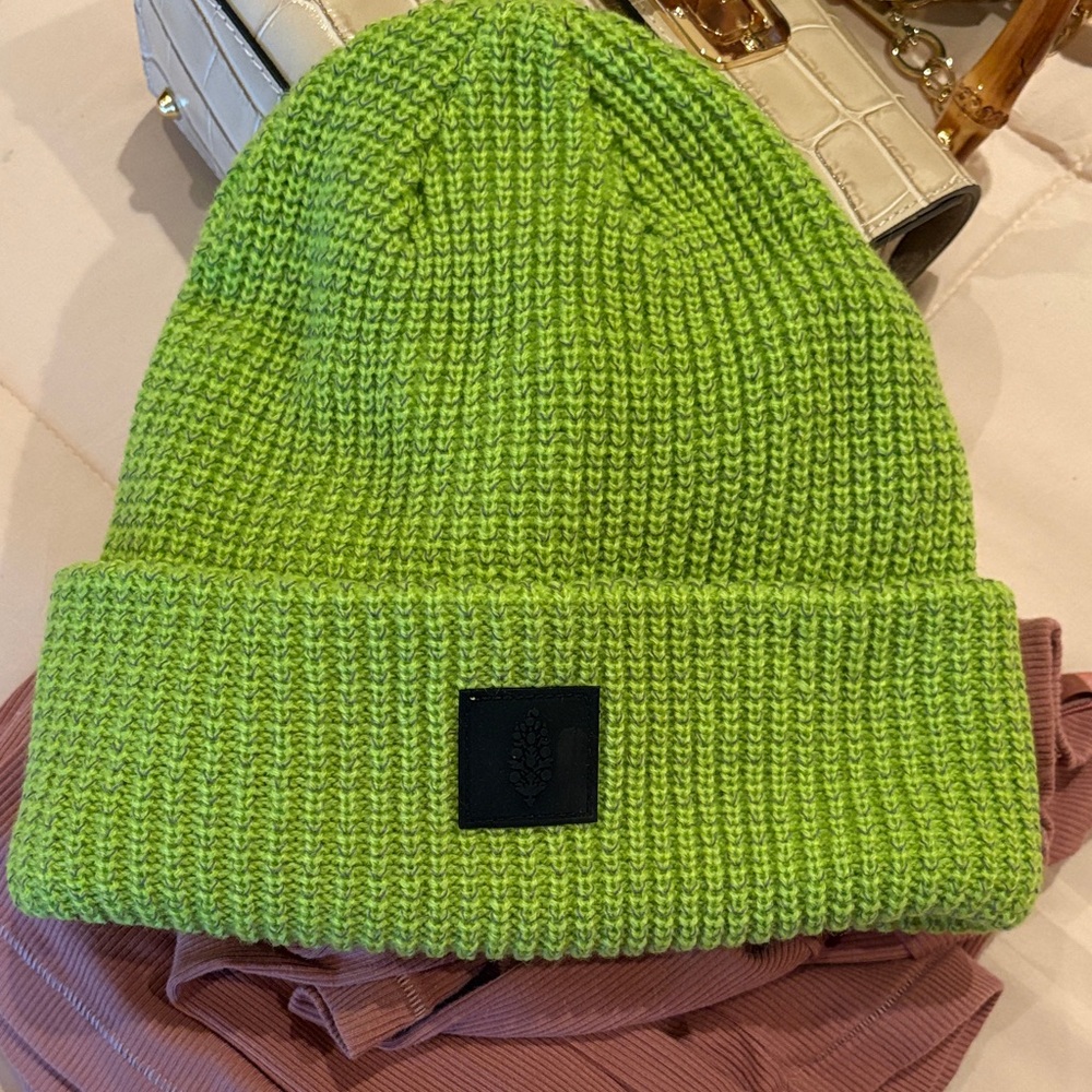 Free People Green Knit Beanie Brand New - Picture 2 of 6